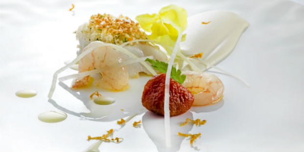 filetto-di-san-pietro-in-crosta-di-liquirizia-su-crema-di-mandorle-con-gamberi-al-limo0