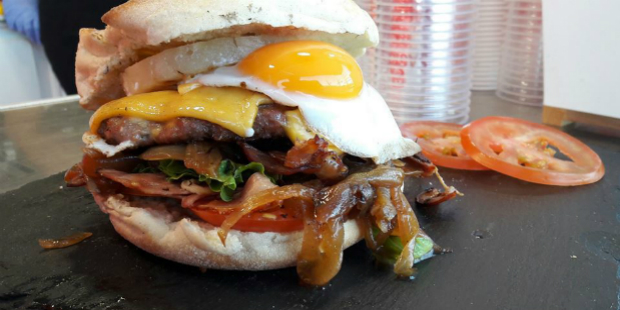 Hamburger-Trinkaki-Hamburgueria-mercado de fusao
