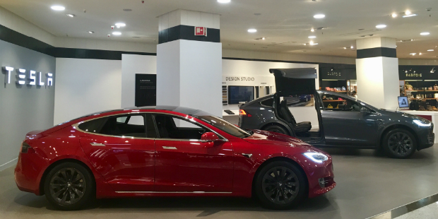 Tesla Porto Store