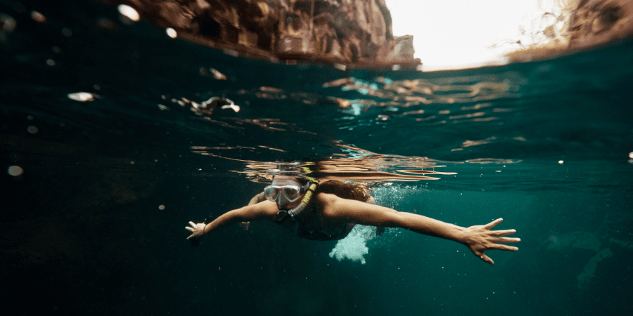 02_galapagos_underwater_TARA_RICE_0136_RET_airbnb