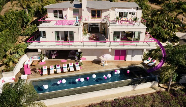 Barbie Malibu Dreamhouse Exterior Day_Easy-Resize.com