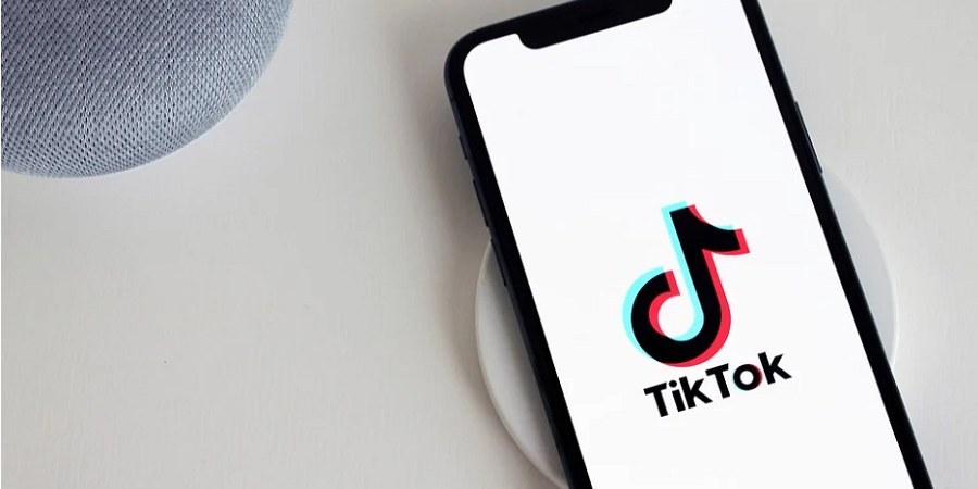 Bruxelas diz não ter “qualquer intenção” de suspender X, TikTok ou outra plataforma na UE