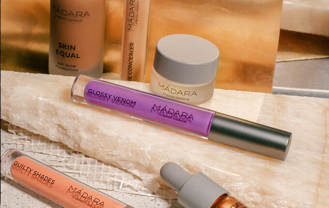 MADARA-Makeup-Skin-Glow-Packshot-680x920px