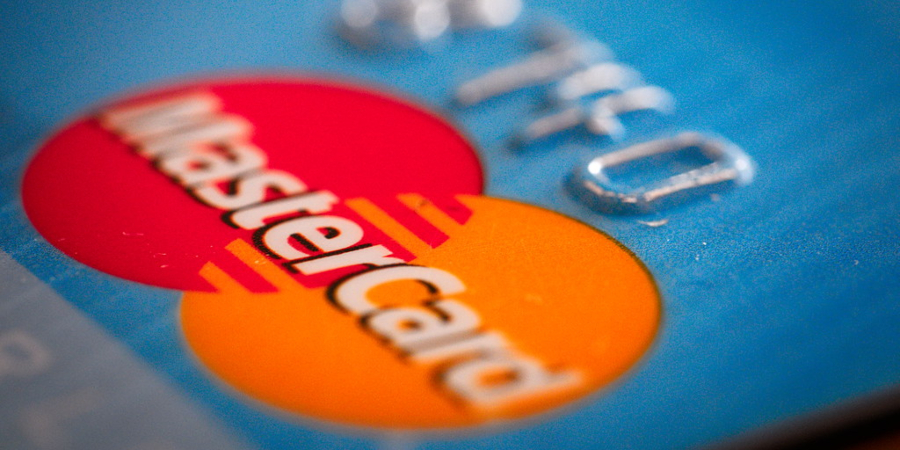 Diga adeus à tradicional forma de comprar online. Mastercard prepara mudanças nos cartões