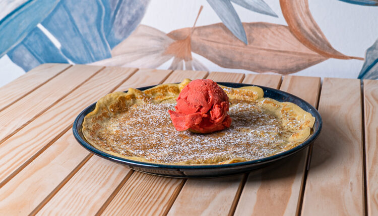 Crepe Doce com Bola de Gelado – Chocolate, Morango ou Baunilha