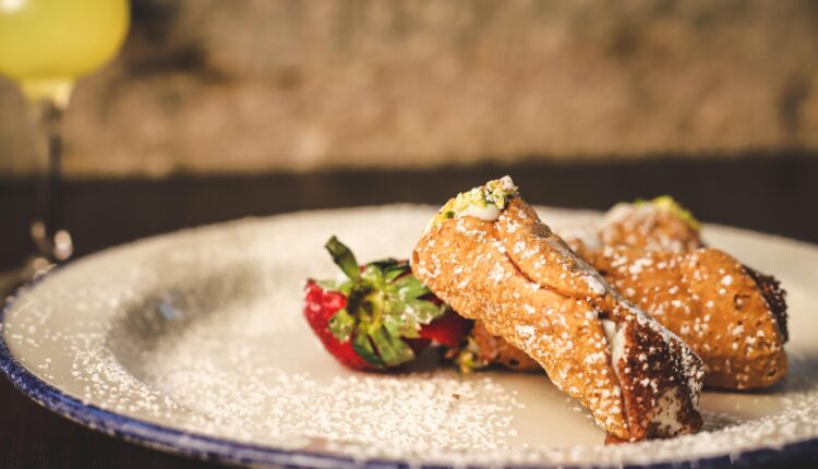 No La Squadra, Cannoli, recheados com queijo ricotta e pistachio