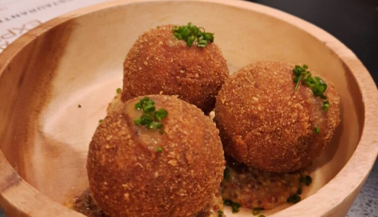 Croquete de cozido à portuguesa com mostarda caseira