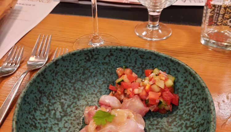 Crudo de corvina, ponzu e salada algarvia