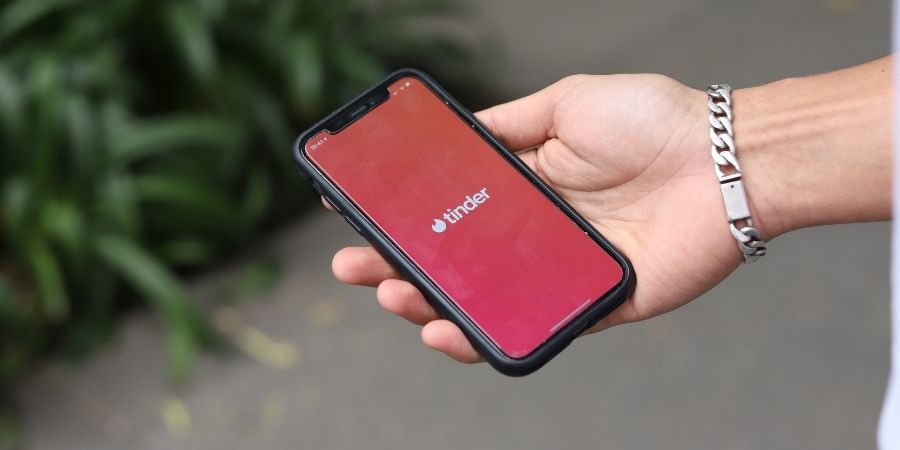 Tinder aposta na Inteligência Artificial para facilitar a procura pelo par ideal