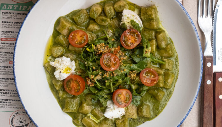 Gnocchi al pesto e pomodoro