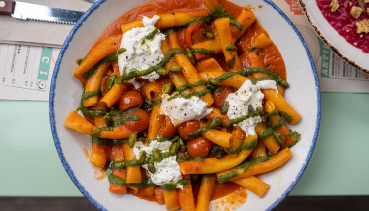 Ziti al pomodoro e burrata