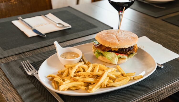 Foto 4 – Hamburguer dOuro no Restaurante Ouro (002)