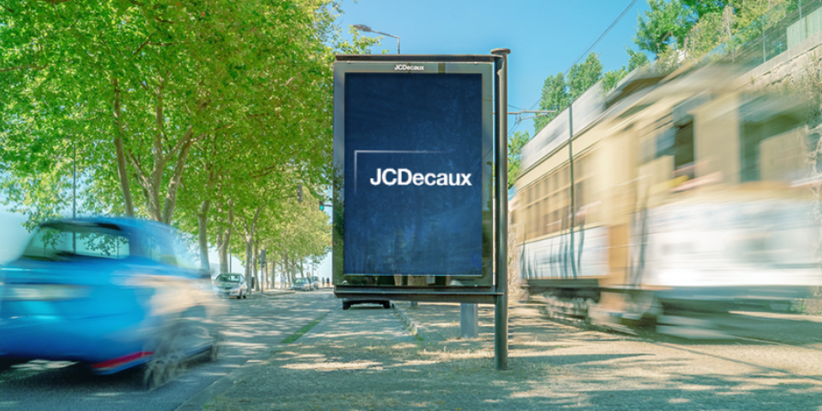 JCDecaux anuncia expansão do mobiliário urbano digital em Londres com 1.000 novos ecrãs