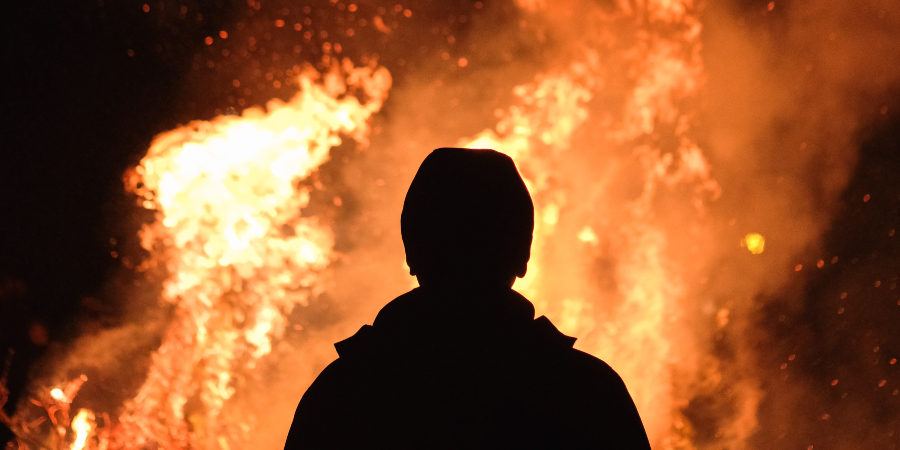 As temperaturas sobem e o risco de incêndio dispara. Como está o seu conhecimento de Seguros de Incêndio e Elementos da Natureza?