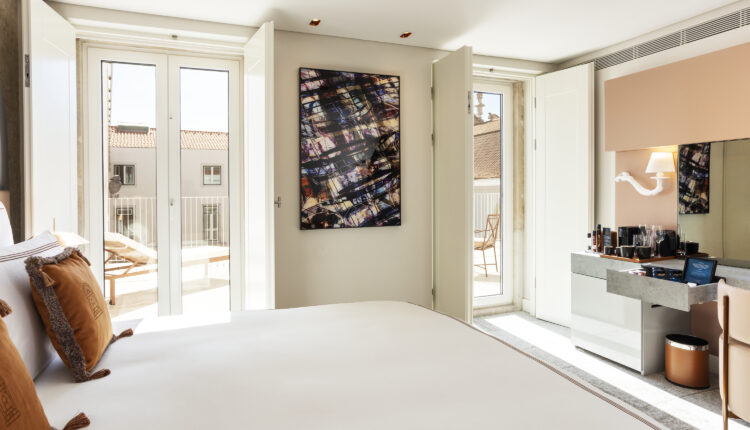 Convent Square Lisbon Hotel, Vignette Collection_GPremium King Room with Terrace_Cloister View