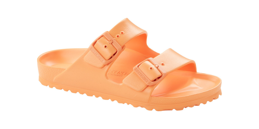 Birkenstock acena à cor do ano com opções de calçado