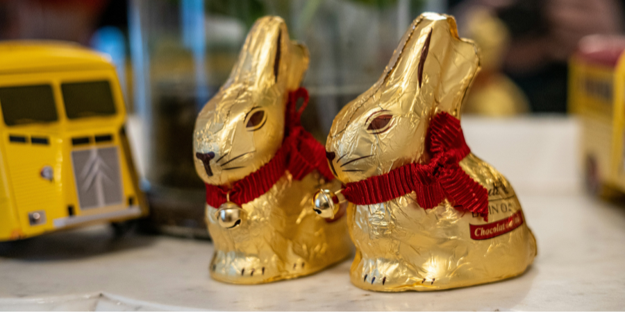 A Páscoa da Lindt é celebrada com o coelho dourado e o ovo de caramelo salgado