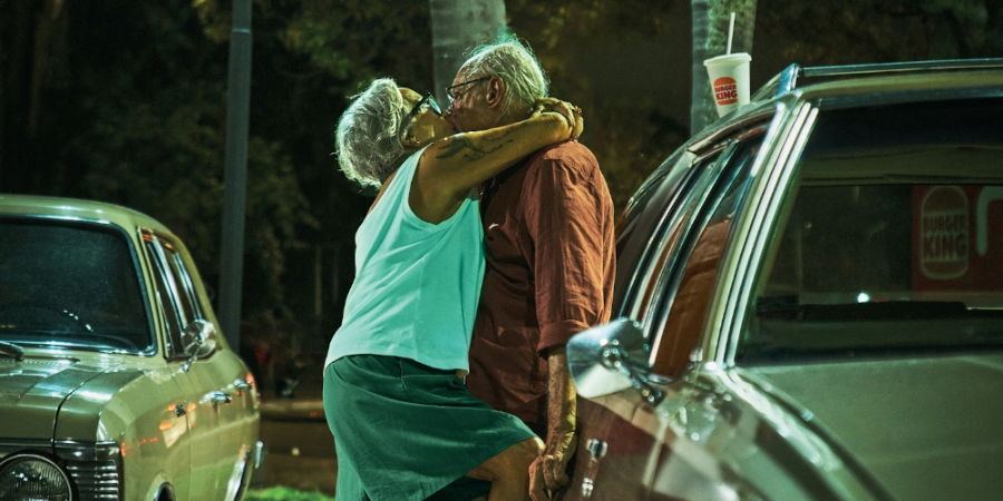 Burger King já tem 70 anos mas continua com muito fogo. Casal idoso mostra como