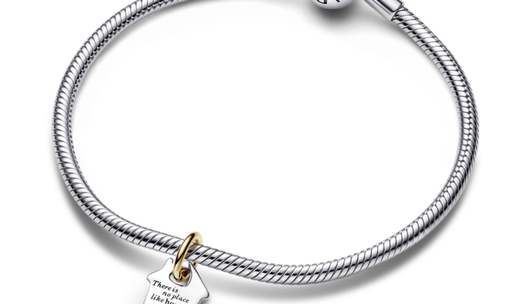 Conta Pendente Pandora Two-tone Grandma’s House Dangle Charm em Prata 925 e liga com revestimento de Ouro 14K_49euros_763205C00_V3