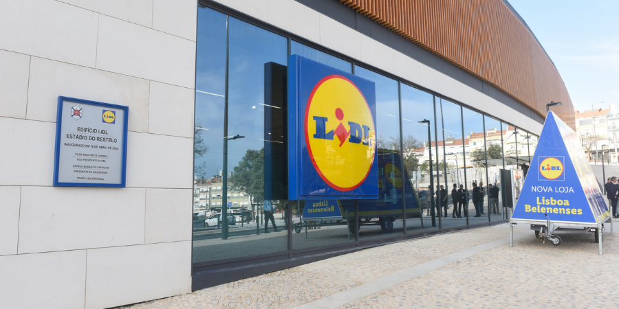 Lidl scores a great goal and opens a store in a football stadium – Marketeer