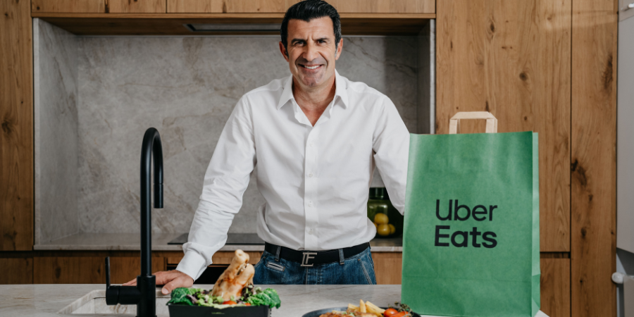 Luís Figo junta-se à Uber Eats para recordar o “Clássico do Leitão”