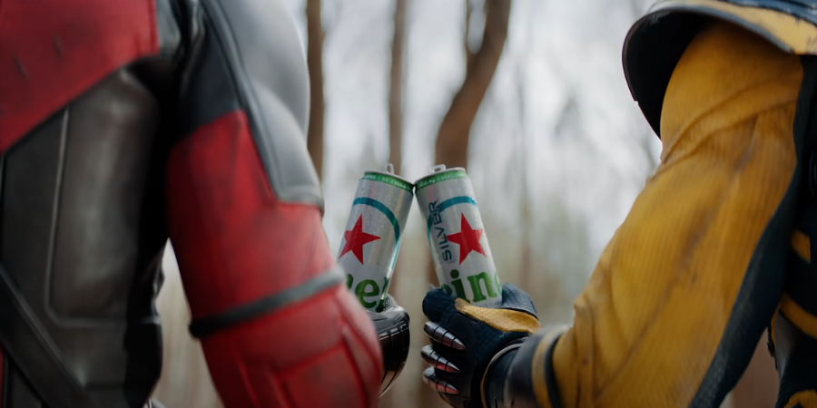 Há algo que põe fim à hostilidade entre Deadpool e Wolverine: uma Heineken fresquinha