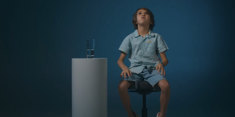 Meio copo de água é suficiente para silenciar uma criança. Campanha alerta para afogamentos