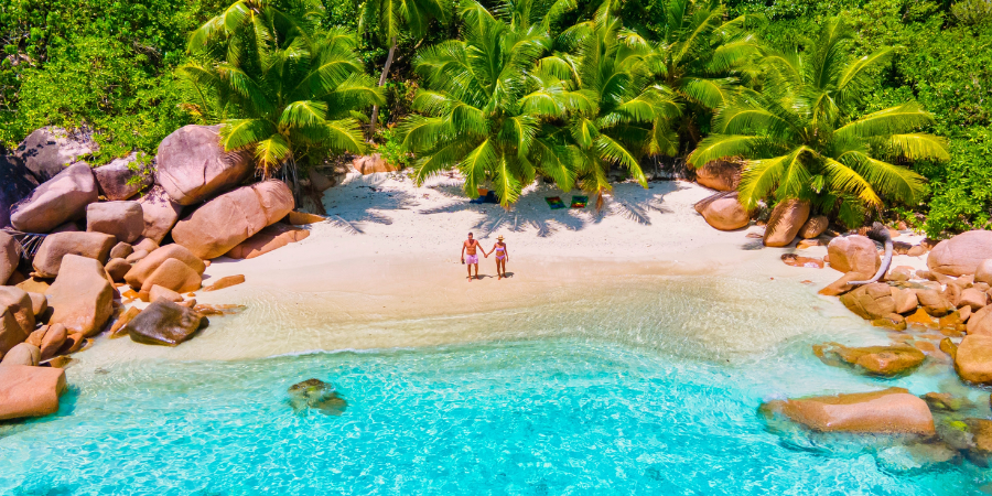 Já está a pensar no Verão? Há viagens a preços especiais para as Caraíbas, Cabo Verde ou Grécia