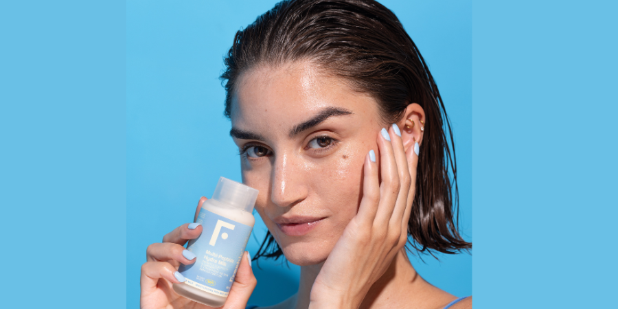 Sonha em ter uma pele luminosa e natural que parece vidro? A Freshly-o Multi-Peptide Hydra Milk faz disso realidade