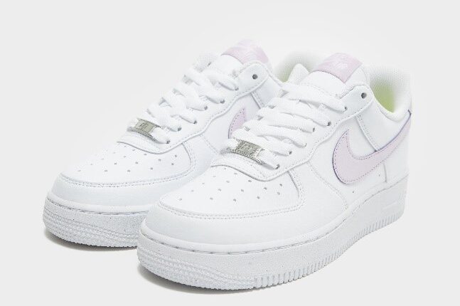 Nike AIR FORCE 1 ’07 – 120 euros