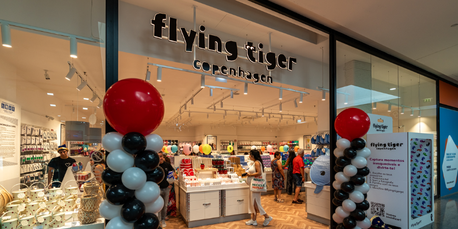 Flying Tiger Copenhagen celebra 30 anos e esconde Golden Tickets de 300€ em malas mistério