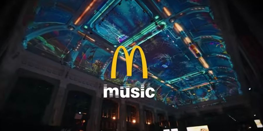 Este McDonald’s se transforma-se em discoteca à noite com DJs, shows de luzes vibrantes e petiscos noturnos