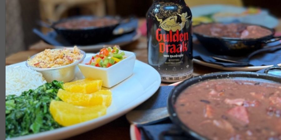 Sábado com feijoada brasileira a 12,50 euros, cerveja e pezinho de dança? Roda de samba volta ao Gulden Draak Lisboa