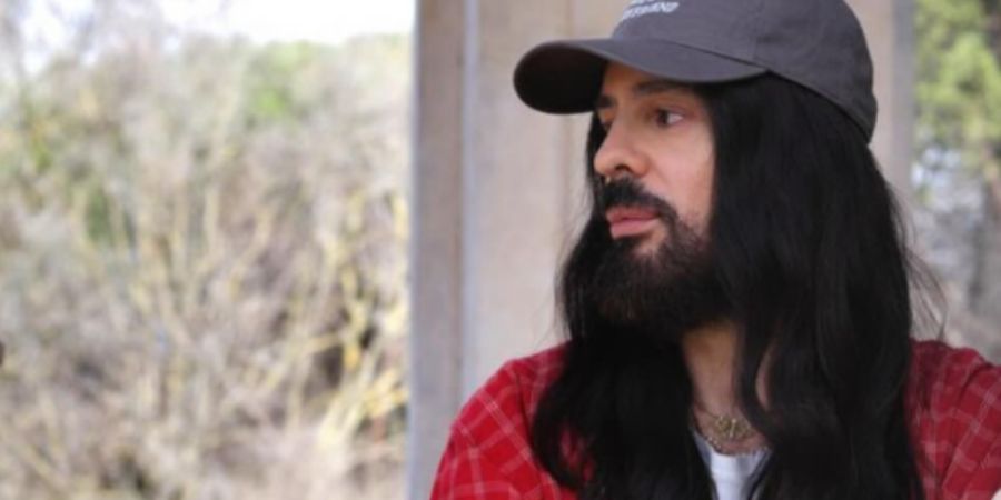 Estilista Alessandro Michele estreia-se na Valentino desafiando padrões de beleza com modelos mais velhas