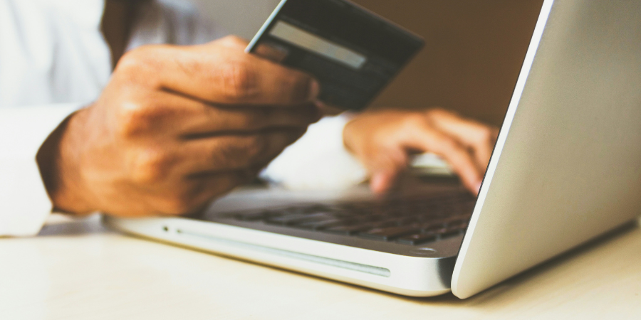 53% da população portuguesa compra online uma ou várias vezes por mês