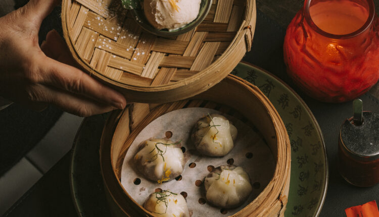 SOBREMESA_Dim Sum de laranja e chocolate, servido com gelado de Baunilha_7,75€