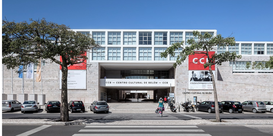 Cartazes da Revolução de abril voltam às paredes para celebrar a liberdade no MAC/CCB