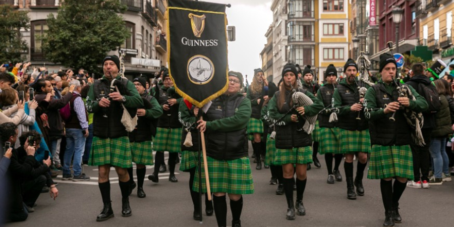 Guinness transforma Lisboa no palco do St. Patrick’s Day com desfile de 500 gaitas de foles