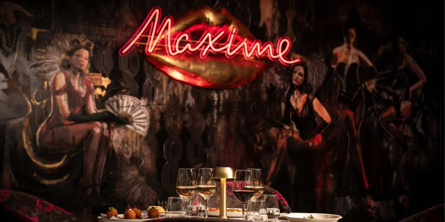 Sem programa para sábado à noite? Restaurante do Maxime Hotel recebe jantar burlesco