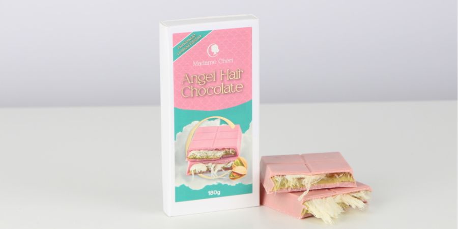 Lembra-se do novo chocolate da moda cor de rosa e com “cabelo de anjo”? Já chegou a Portugal